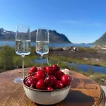 Designhytte Med Jacuzzi Sentralt I Lofoten