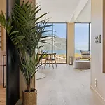 Designhytte Med Jacuzzi Sentralt I Lofoten *