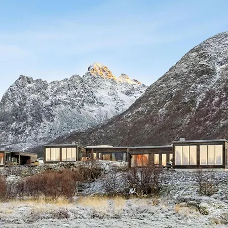Designhytte Med Jacuzzi Sentralt I Lofoten Ferienhaus