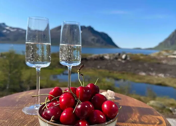Designhytte Med Jacuzzi Sentralt I Lofoten