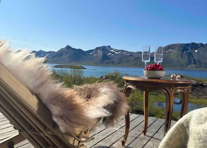 Designhytte Med Jacuzzi Sentralt I Lofoten *