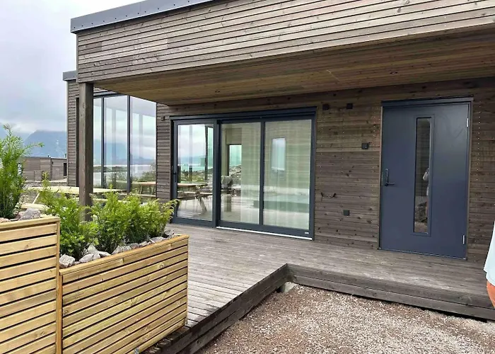 Feriehus Designhytte Med Jacuzzi Sentralt I Lofoten *