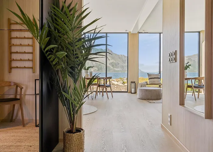 Designhytte Med Jacuzzi Sentralt I Lofoten *