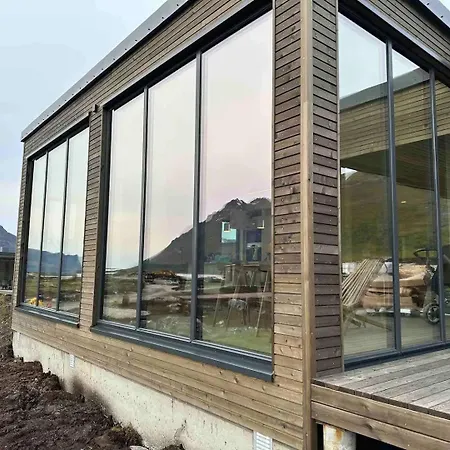 Designhytte Med Jacuzzi Sentralt I Lofoten 度假居 *