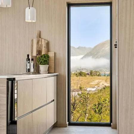 度假居 Designhytte Med Jacuzzi Sentralt I Lofoten